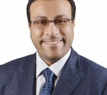 دكتور محمد أسامة رائد تقويم الأسنان الشفاف في مصر في عيادة كريستال كلير